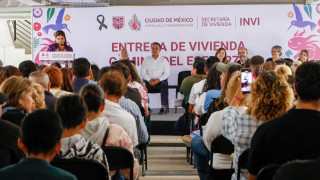 Entrega Clara Brugada 82 viviendas en la Colonia Campestre Aragón, alcaldía Gustavo A. Madero; 330 personas beneficiadas. Pide que los trámites para vivienda sean más ágiles